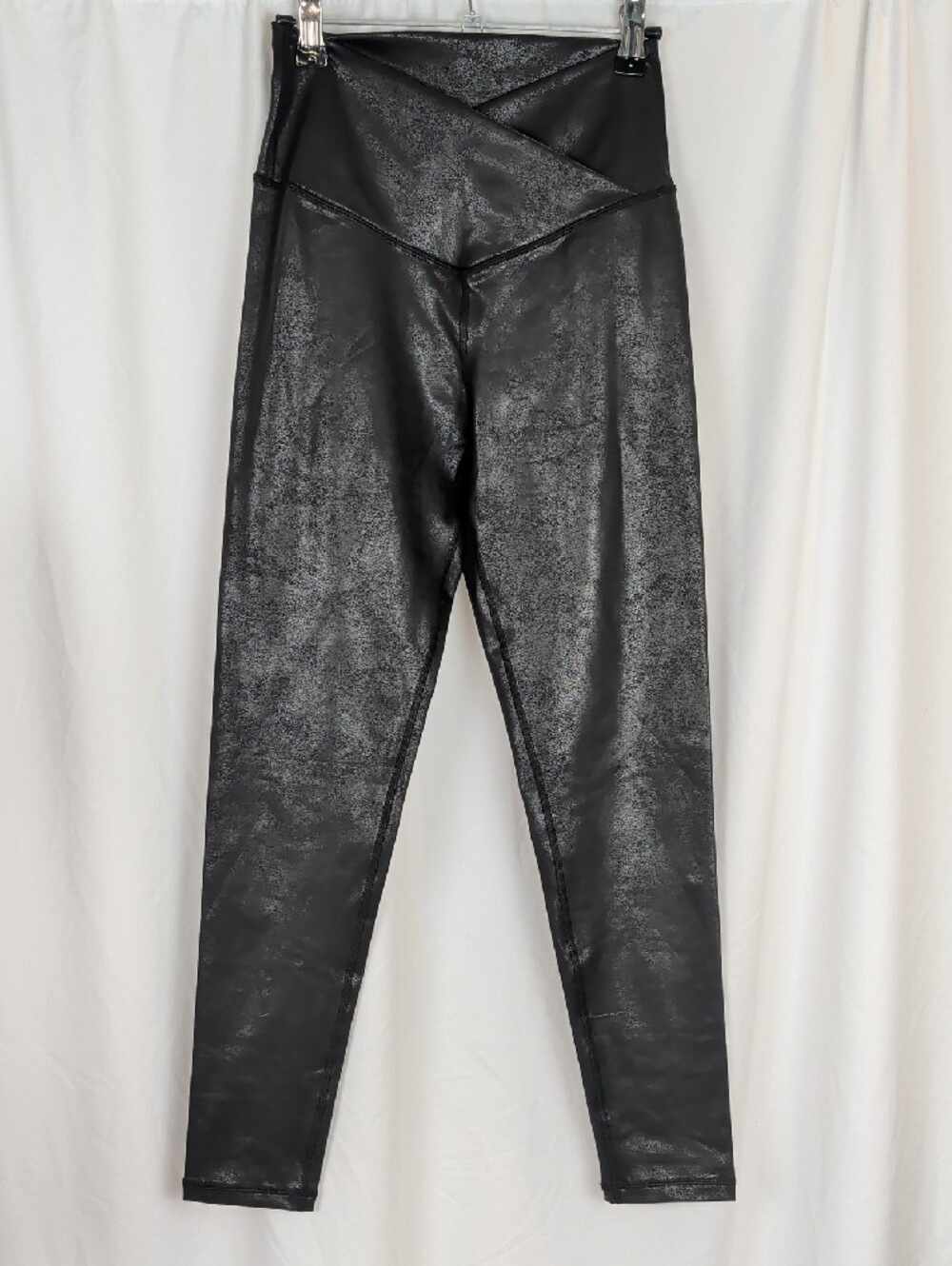 NEW OFFLINE BY AERIE Crossover Crackle Shine Faux Leather Leggings Size M.